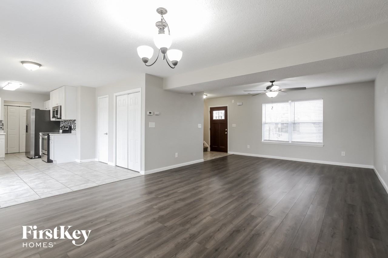 5323 Alameda Rd - Photo 3 of 15