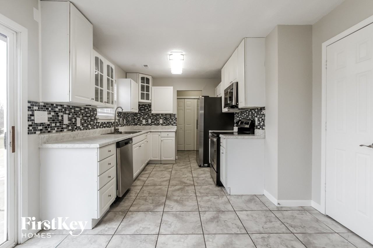 5323 Alameda Rd - Photo 5 of 15