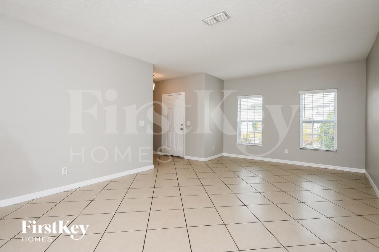 4781 Rockvale Dr - Photo 3 of 16