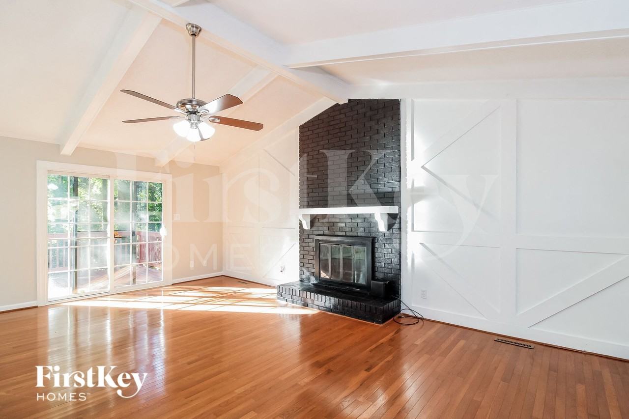 4923 Shady Pine Dr - Photo 2 of 15