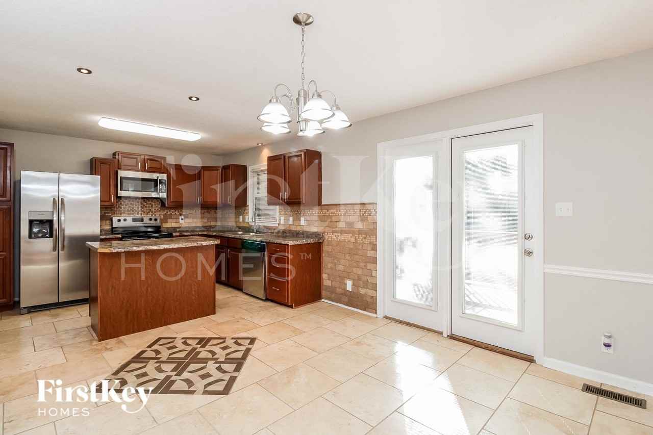 4923 Shady Pine Dr - Photo 3 of 15