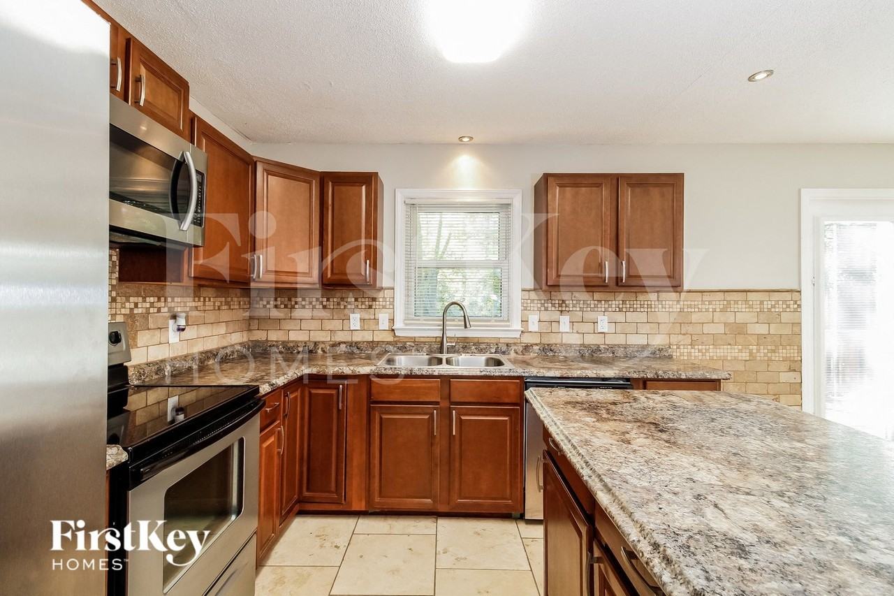 4923 Shady Pine Dr - Photo 4 of 15