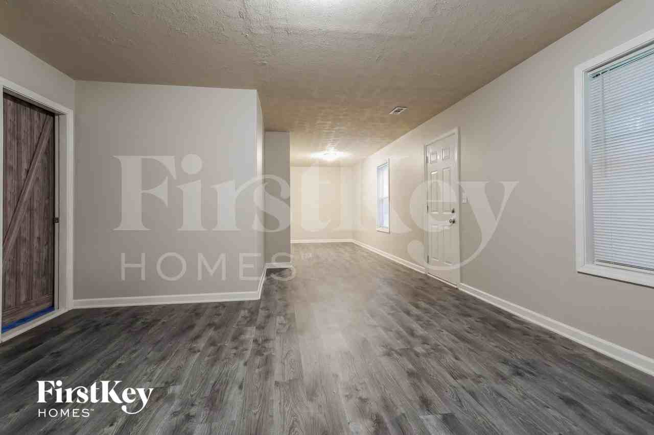 1923 Paynes Pt - Photo 2 of 15