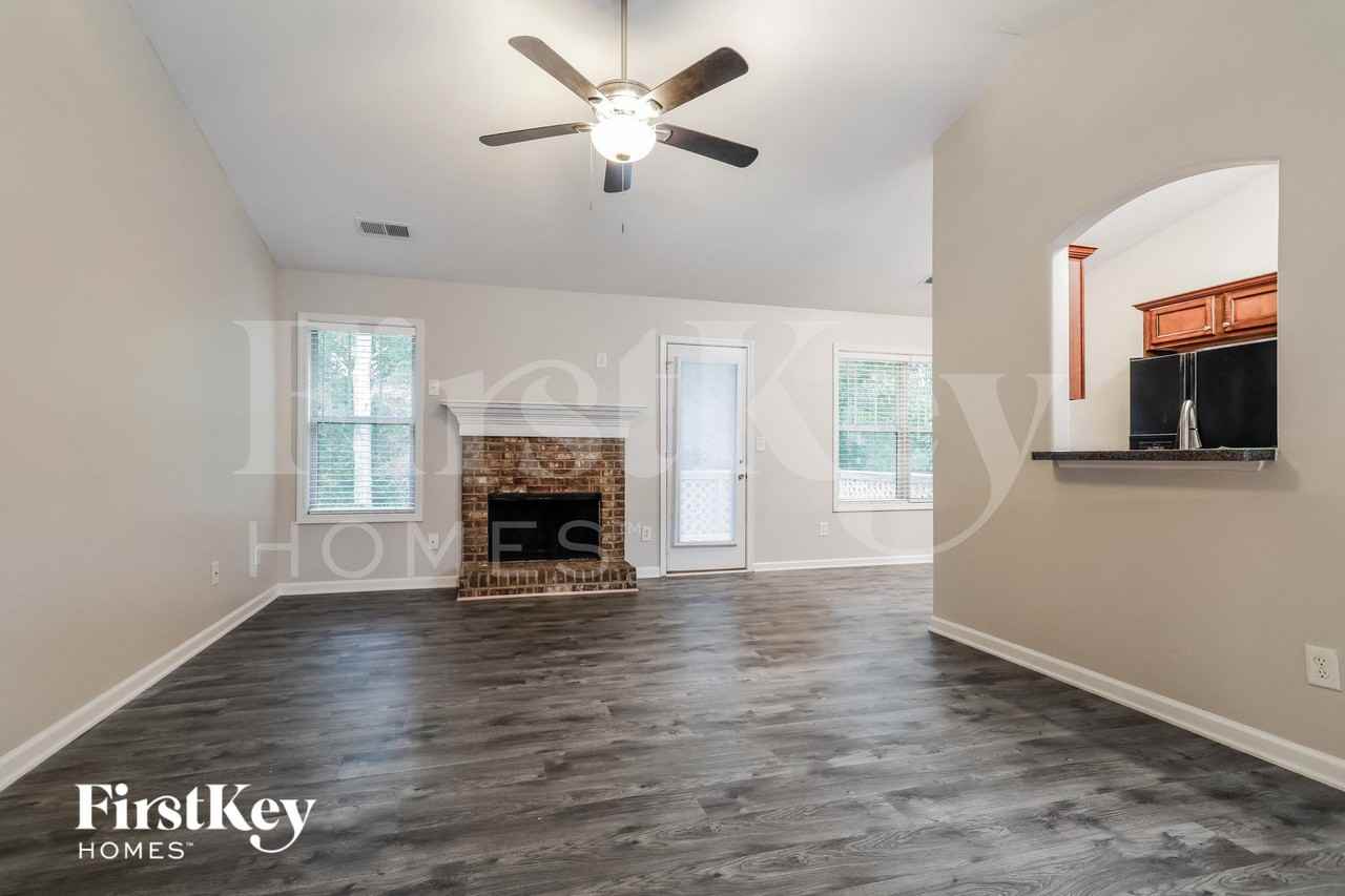 1923 Paynes Pt - Photo 3 of 15