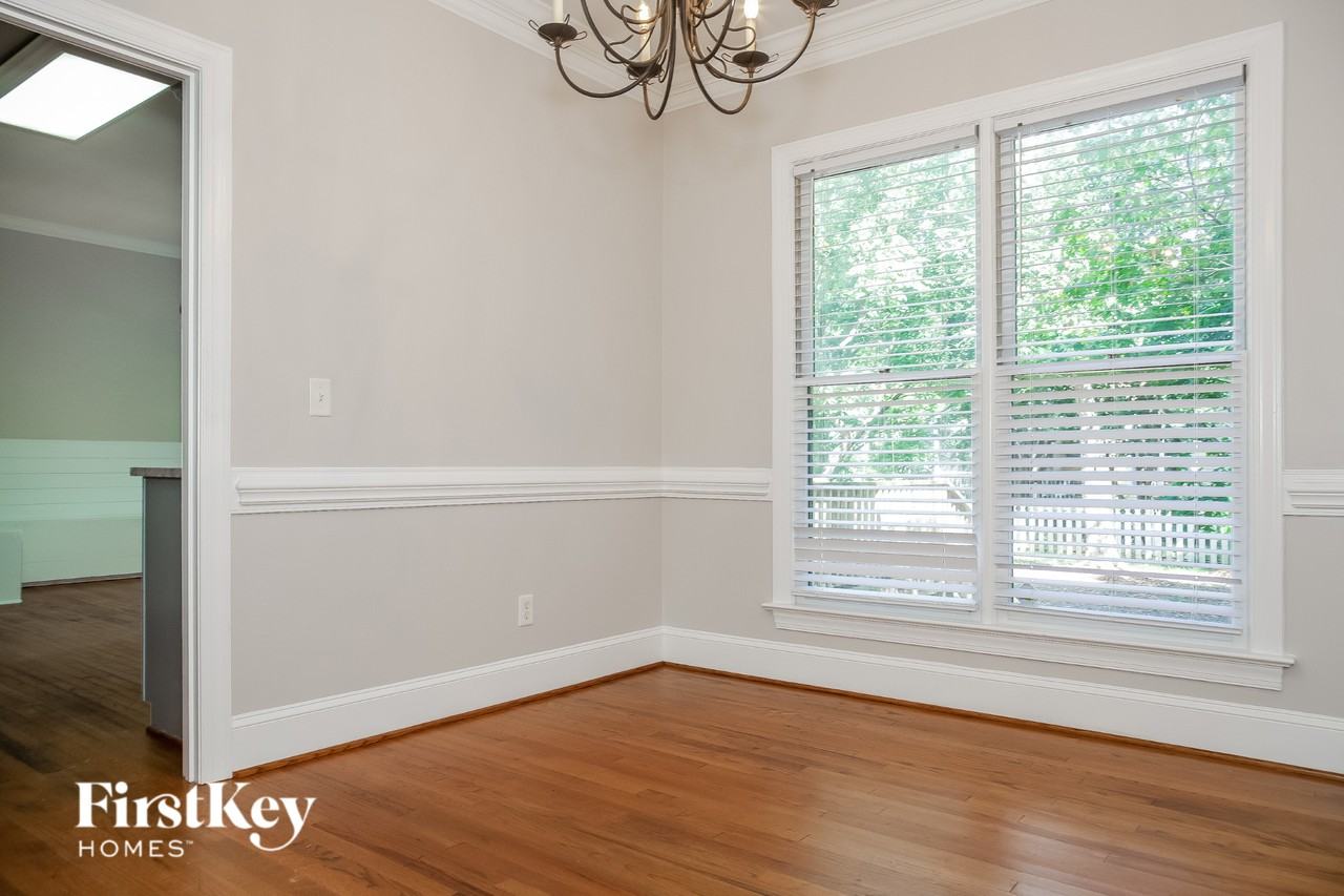 2818 Saintfield Pl - Photo 3 of 15