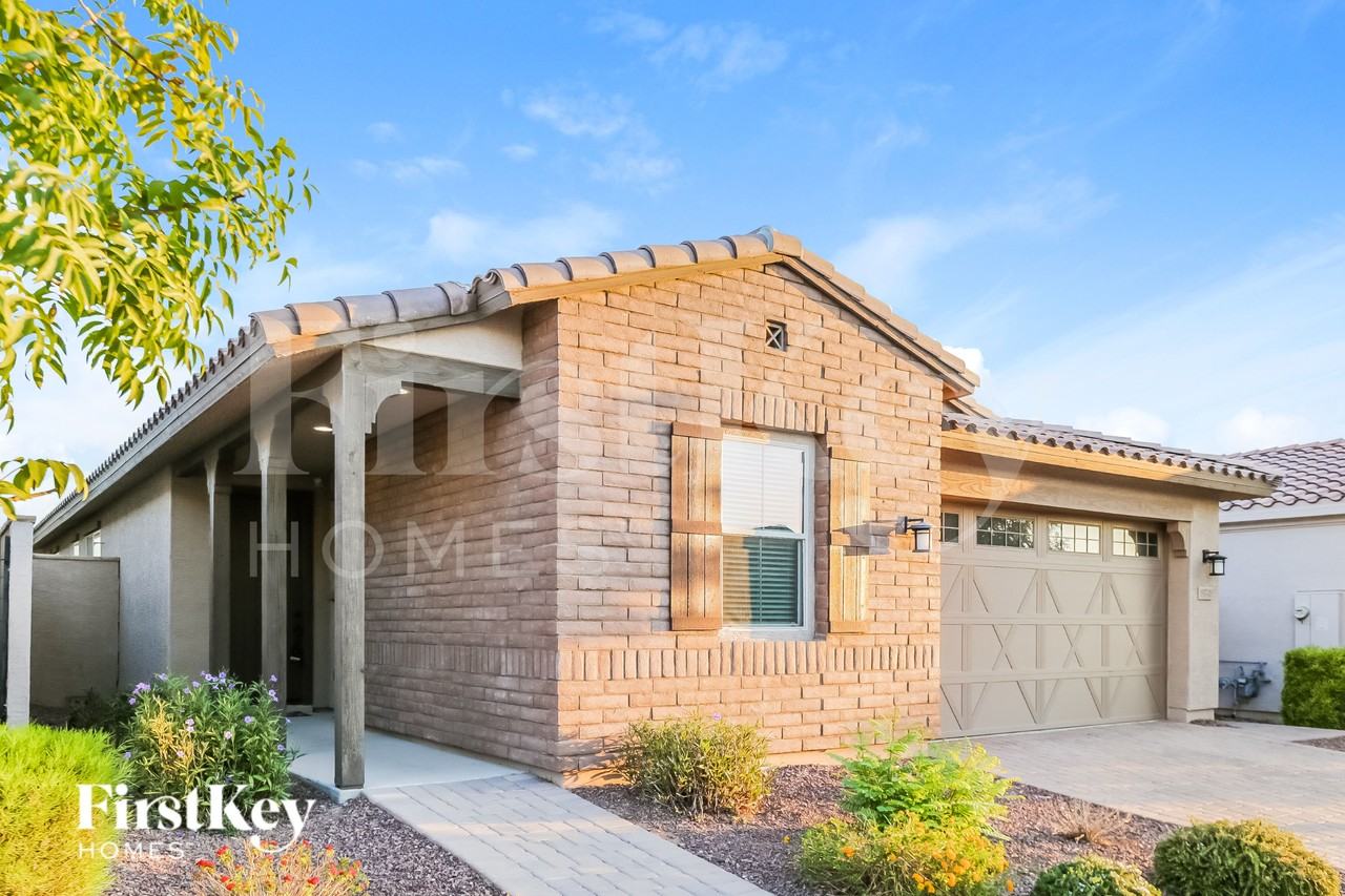 19748 W Devonshire Ave - Photo 2 of 16