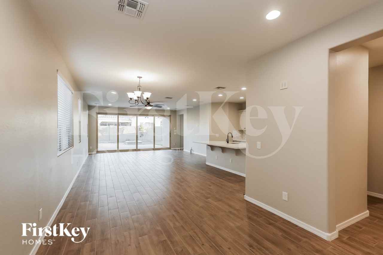 19748 W Devonshire Ave - Photo 3 of 16