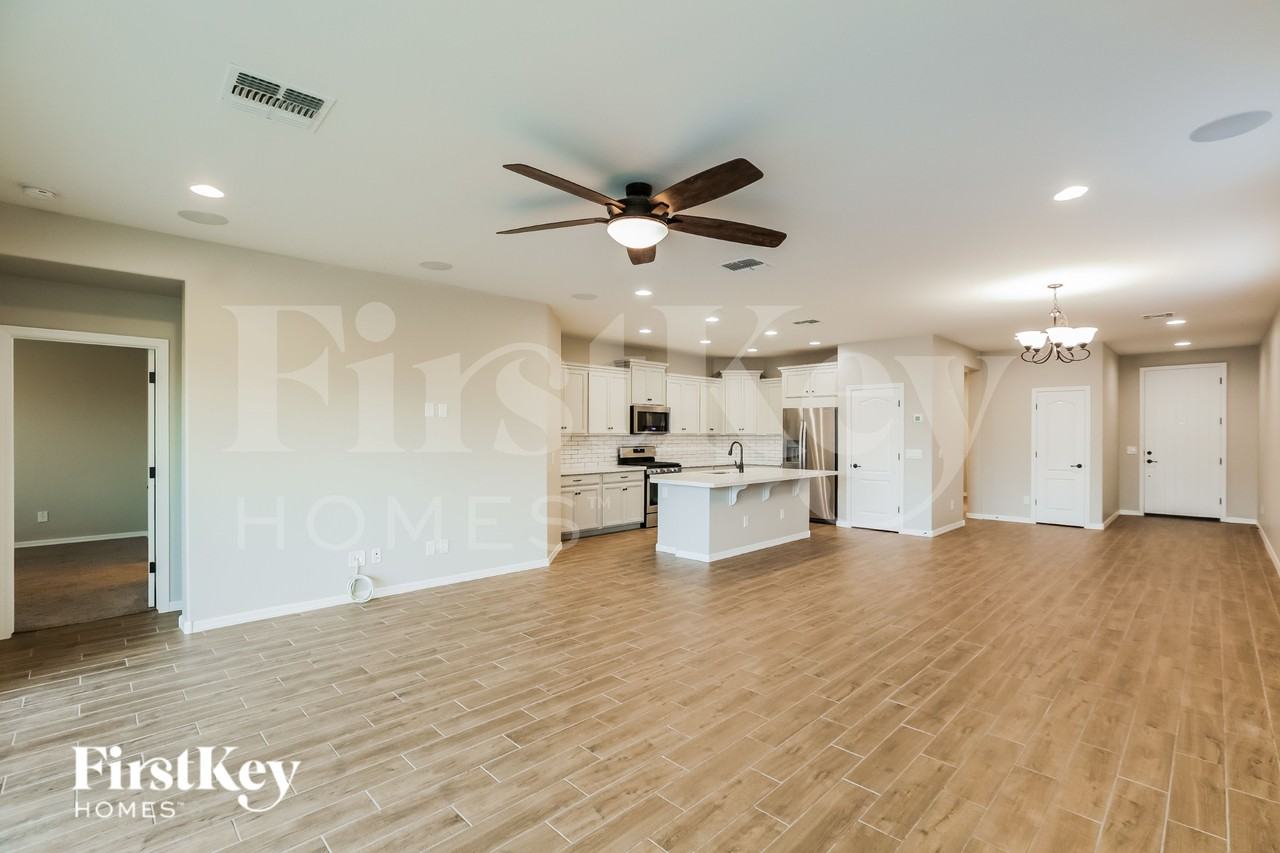 19748 W Devonshire Ave - Photo 4 of 16