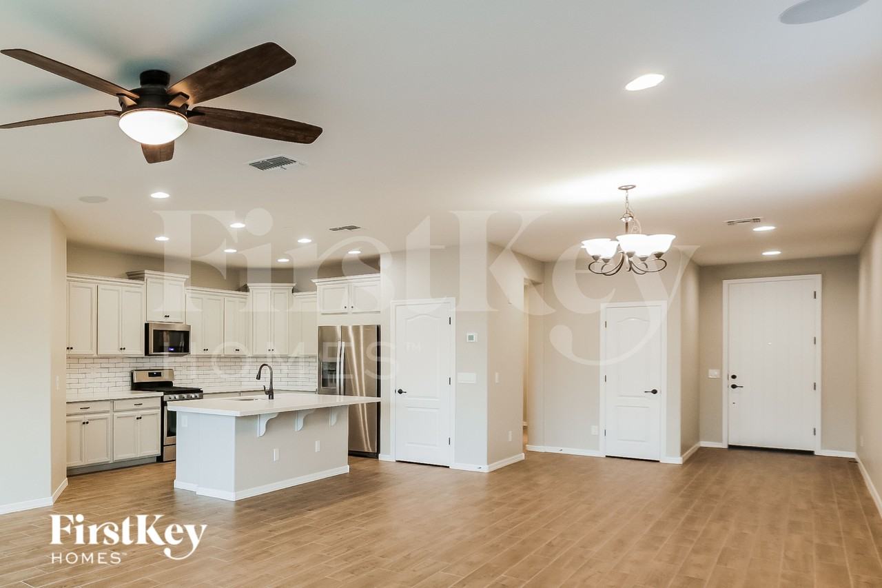 19748 W Devonshire Ave - Photo 5 of 16