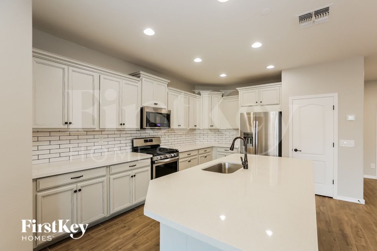 19748 W Devonshire Ave - Photo 6 of 16