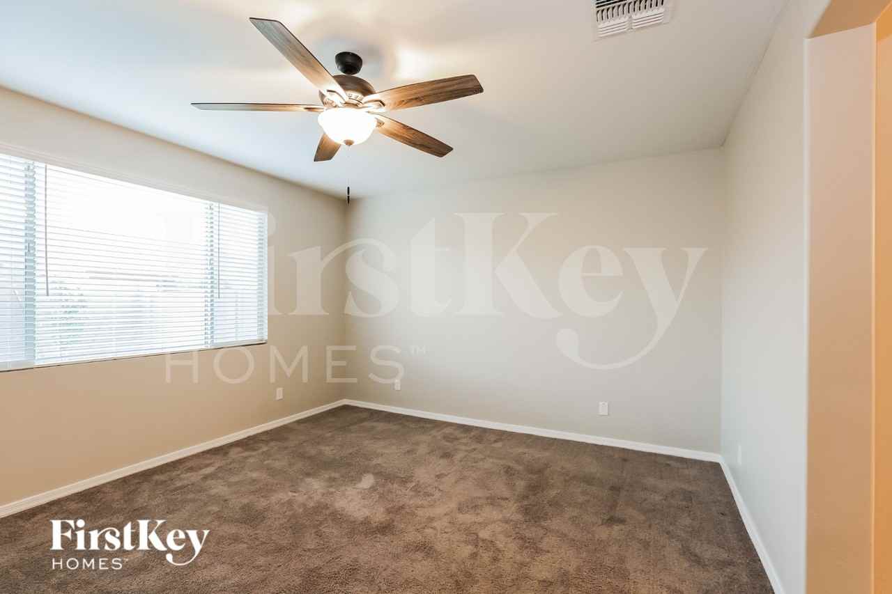 19748 W Devonshire Ave - Photo 7 of 16