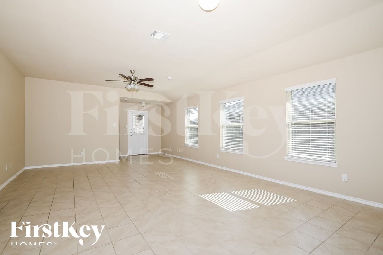 961 Corbitt Ln - Photo 2 of 19