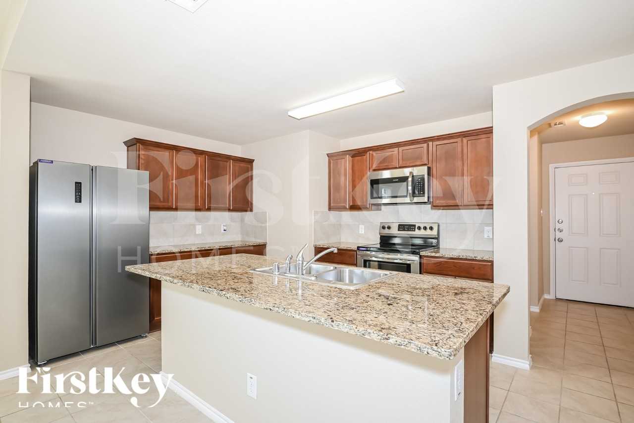 961 Corbitt Ln - Photo 6 of 19