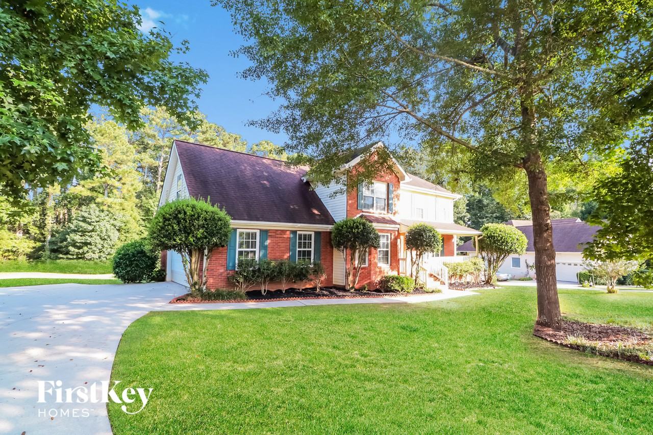 168 Crossing Dr - Photo 2 of 14