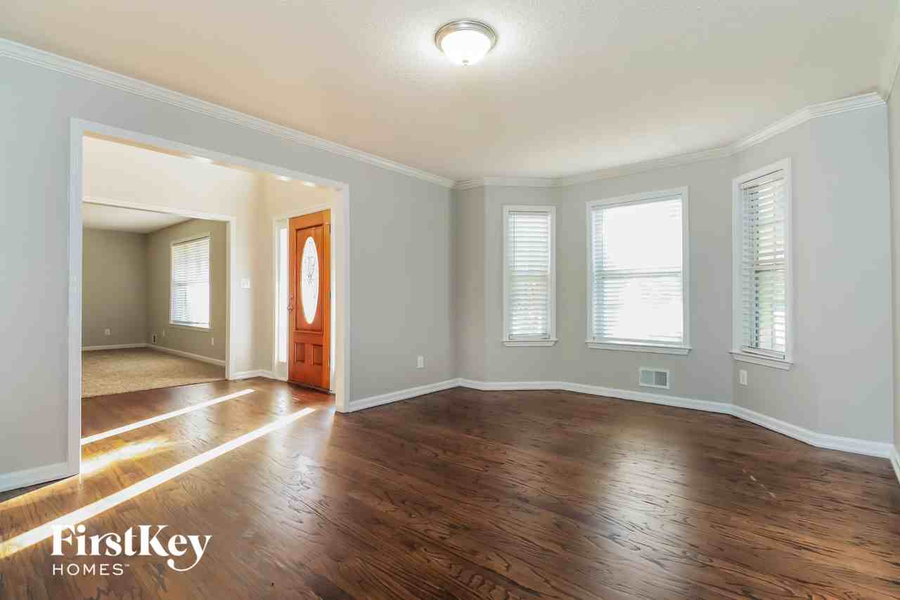 168 Crossing Dr - Photo 3 of 14