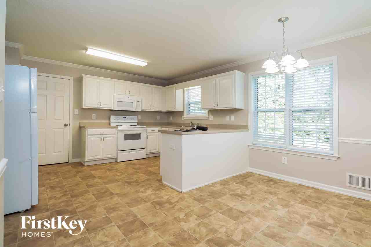 168 Crossing Dr - Photo 4 of 14