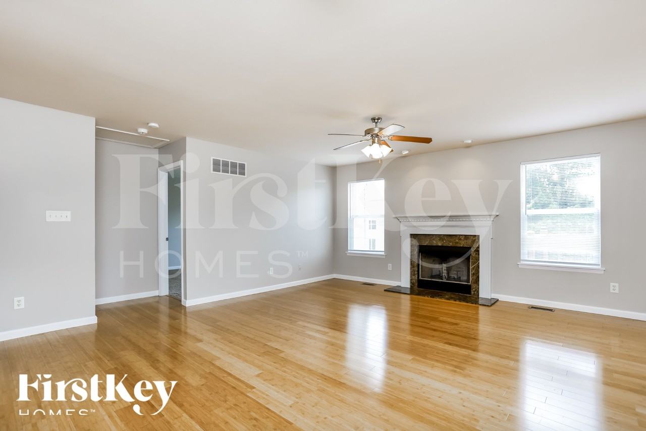 121 Brookfield Blvd - Photo 3 of 15