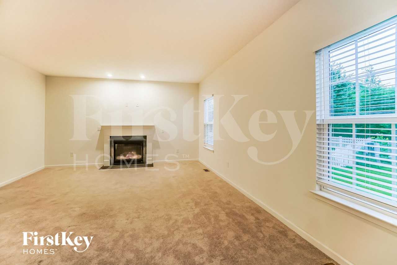 717 Wallace Dr - Photo 6 of 15