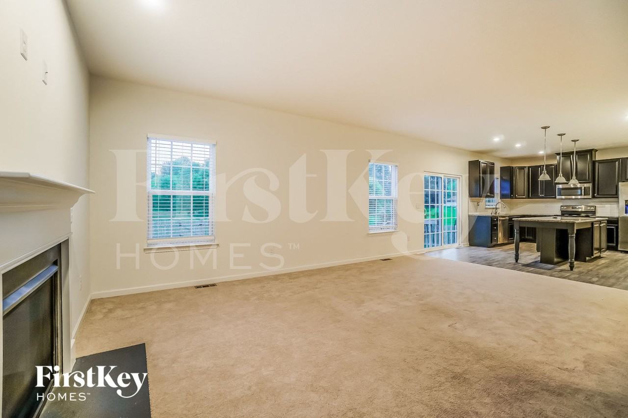 717 Wallace Dr - Photo 7 of 15