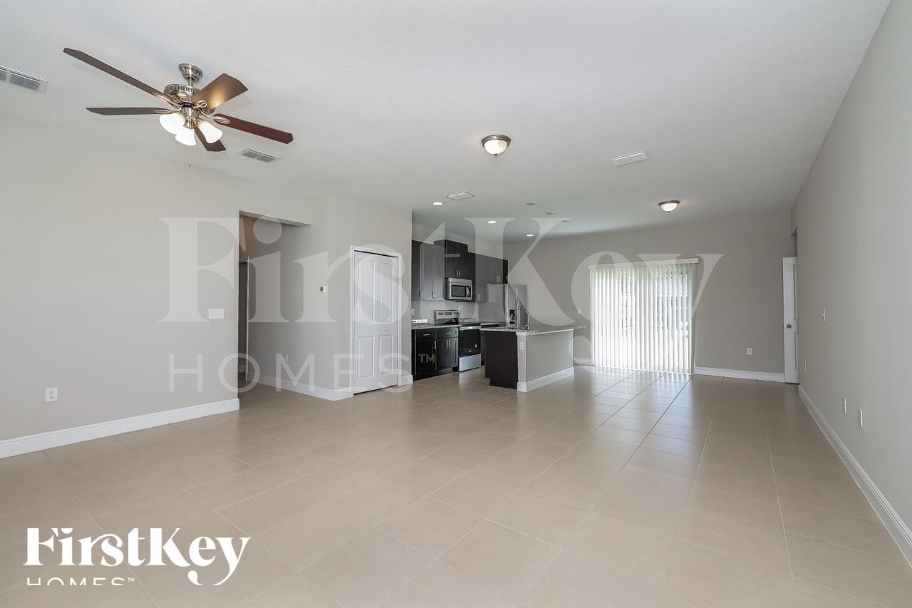 445 Eagle Dr - Photo 3 of 19