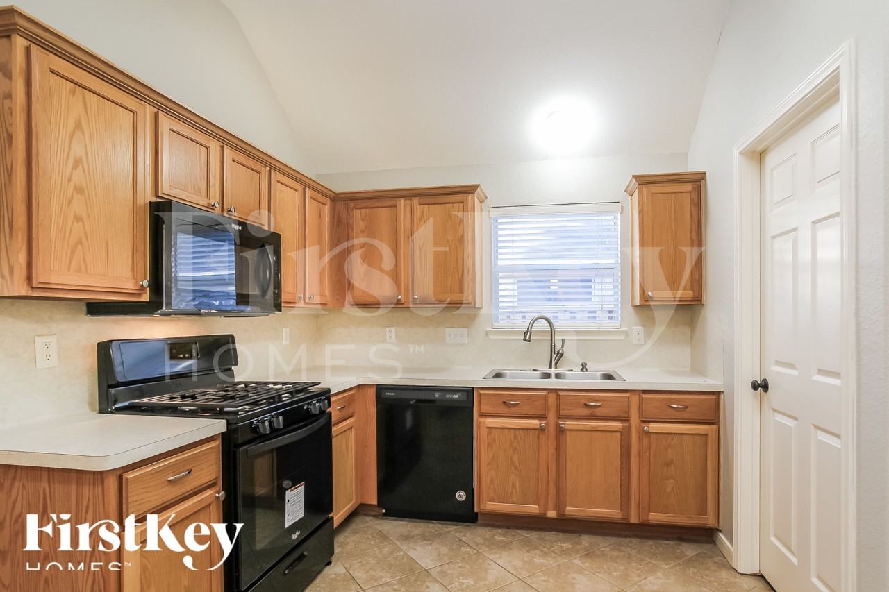 21538 Forest Colony Dr - Photo 6 of 19