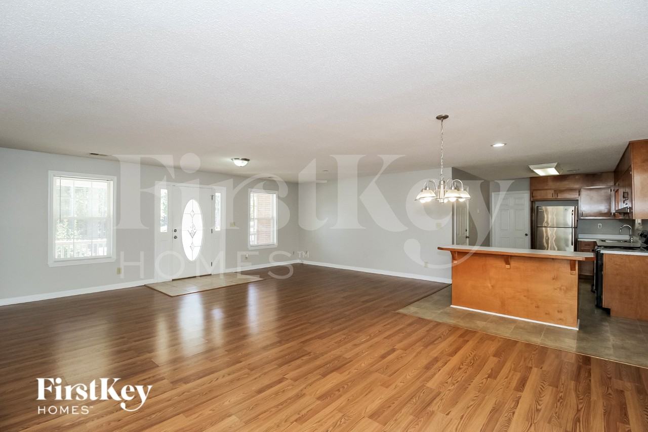 420 Castlewood Rd - Photo 3 of 15