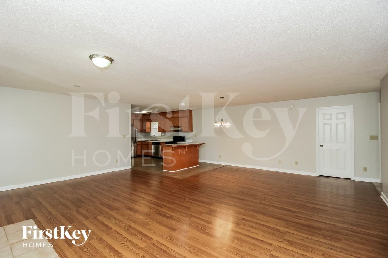 420 Castlewood Rd - Photo 4 of 15