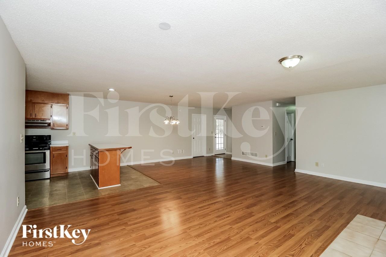 420 Castlewood Rd - Photo 5 of 15