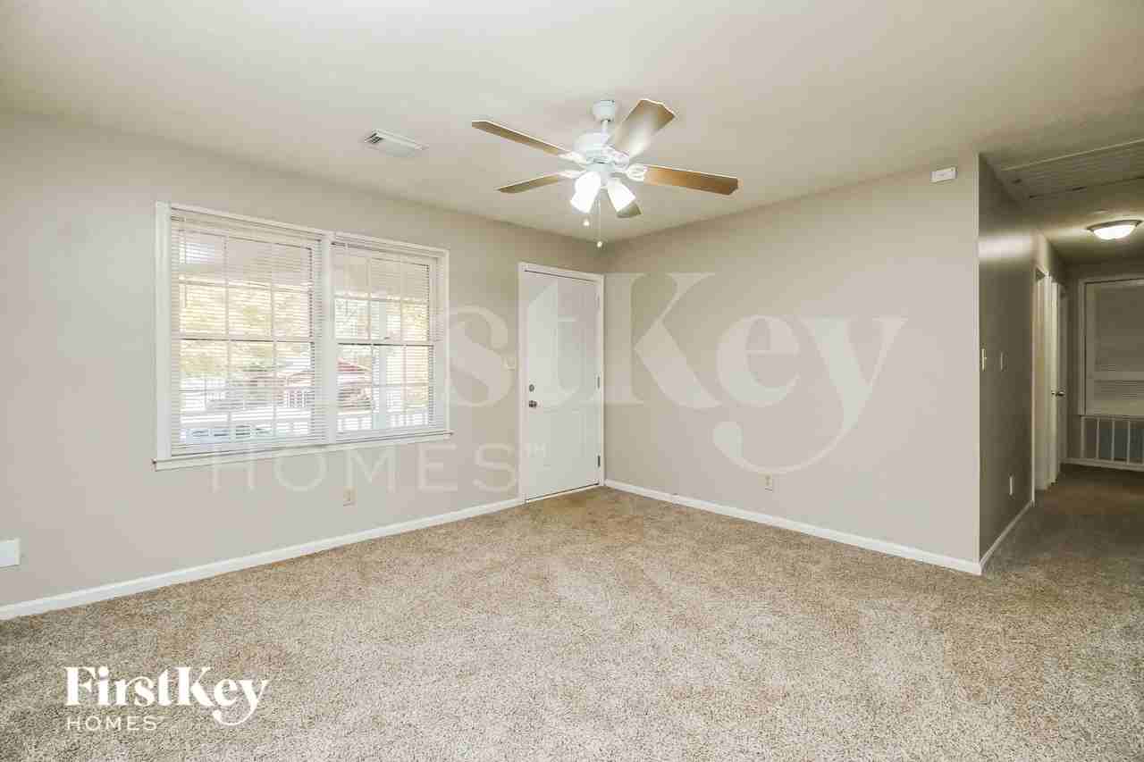 359 Cindy Dr Se - Photo 2 of 19