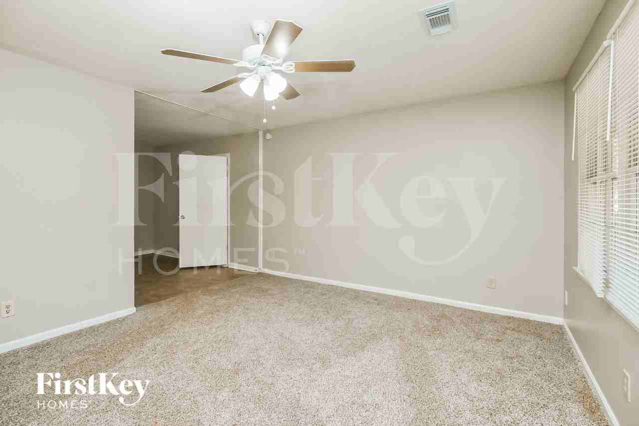 359 Cindy Dr Se - Photo 4 of 19