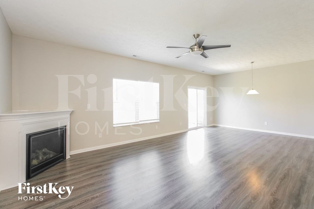 958 Adena Ln - Photo 3 of 15