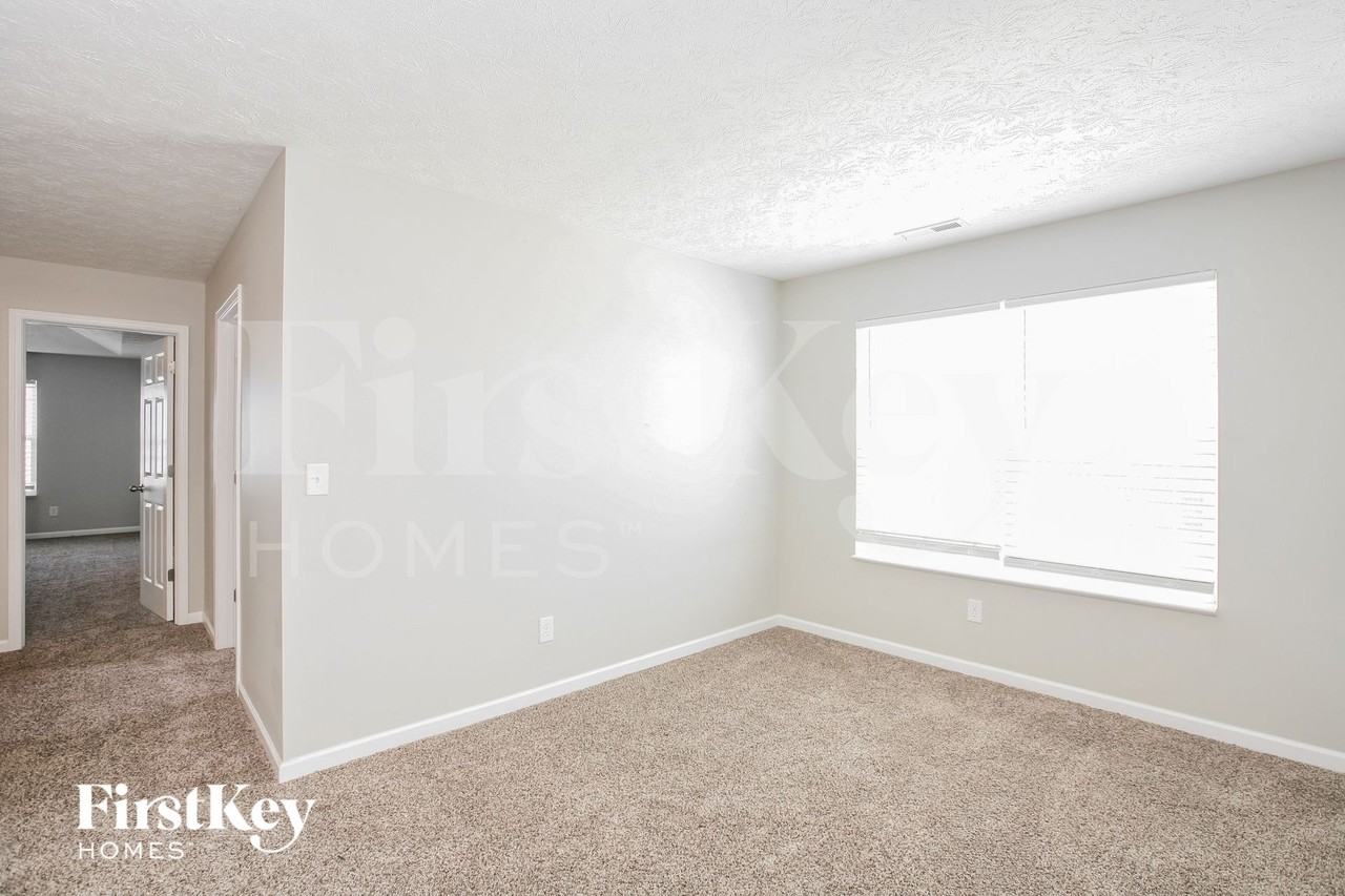 958 Adena Ln - Photo 5 of 15