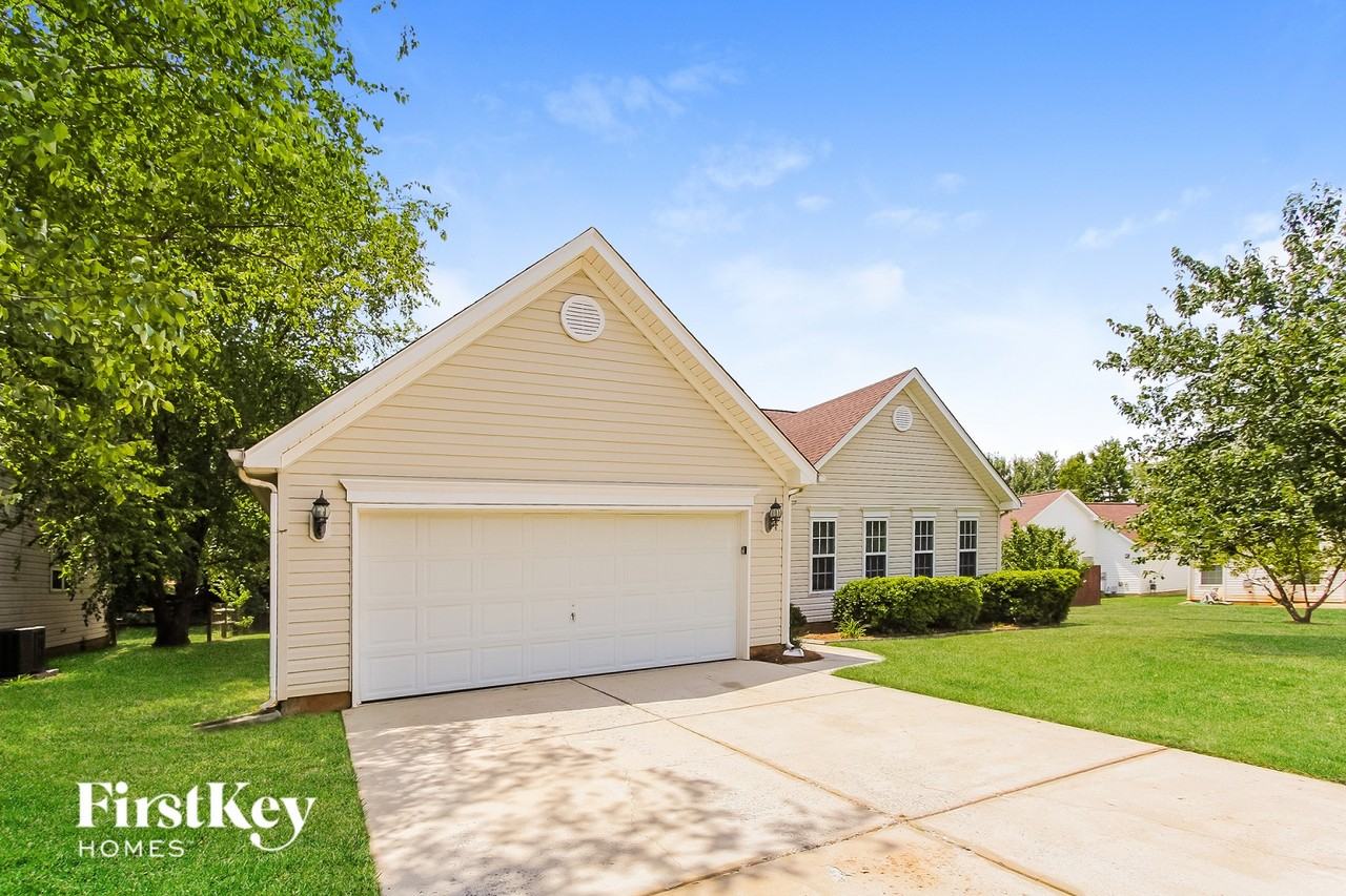 11718 Black Maple Ave - Photo 3 of 15