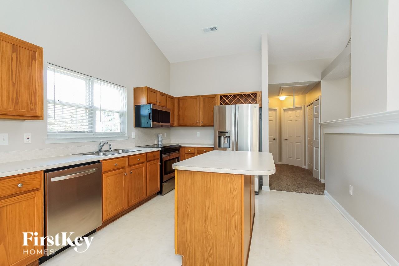 11718 Black Maple Ave - Photo 7 of 15