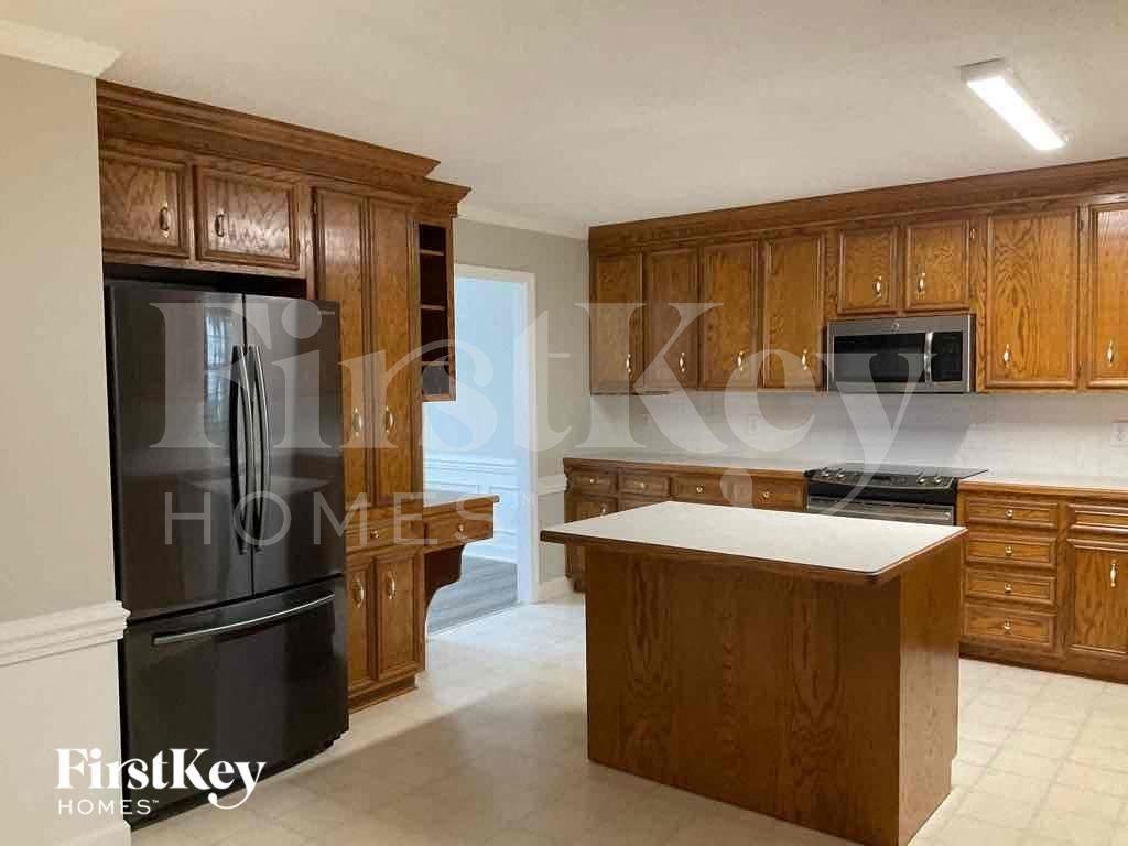 110 Longbridge - Photo 7 of 18