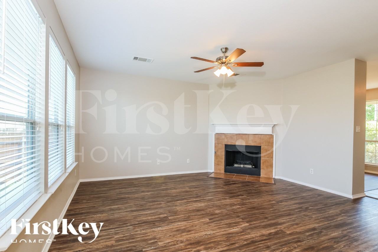 9921 Shelburne Rd - Photo 3 of 18