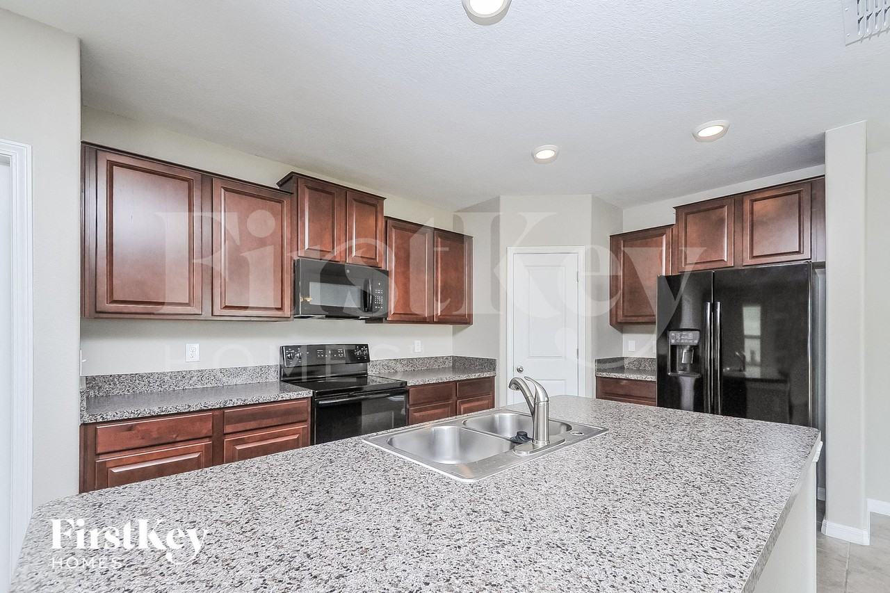 10237 Carloway Hills Dr - Photo 4 of 15