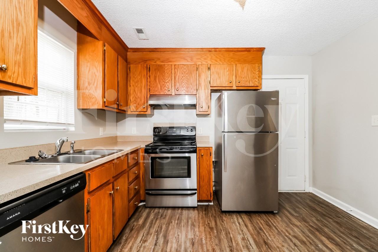 110 Stillwell St - Photo 7 of 18