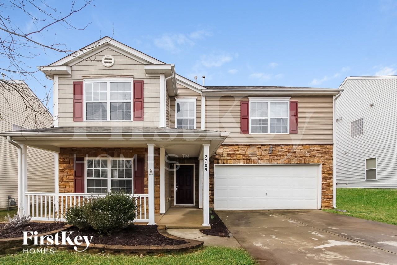 2709 Buckleigh Dr - Photo 3 of 16
