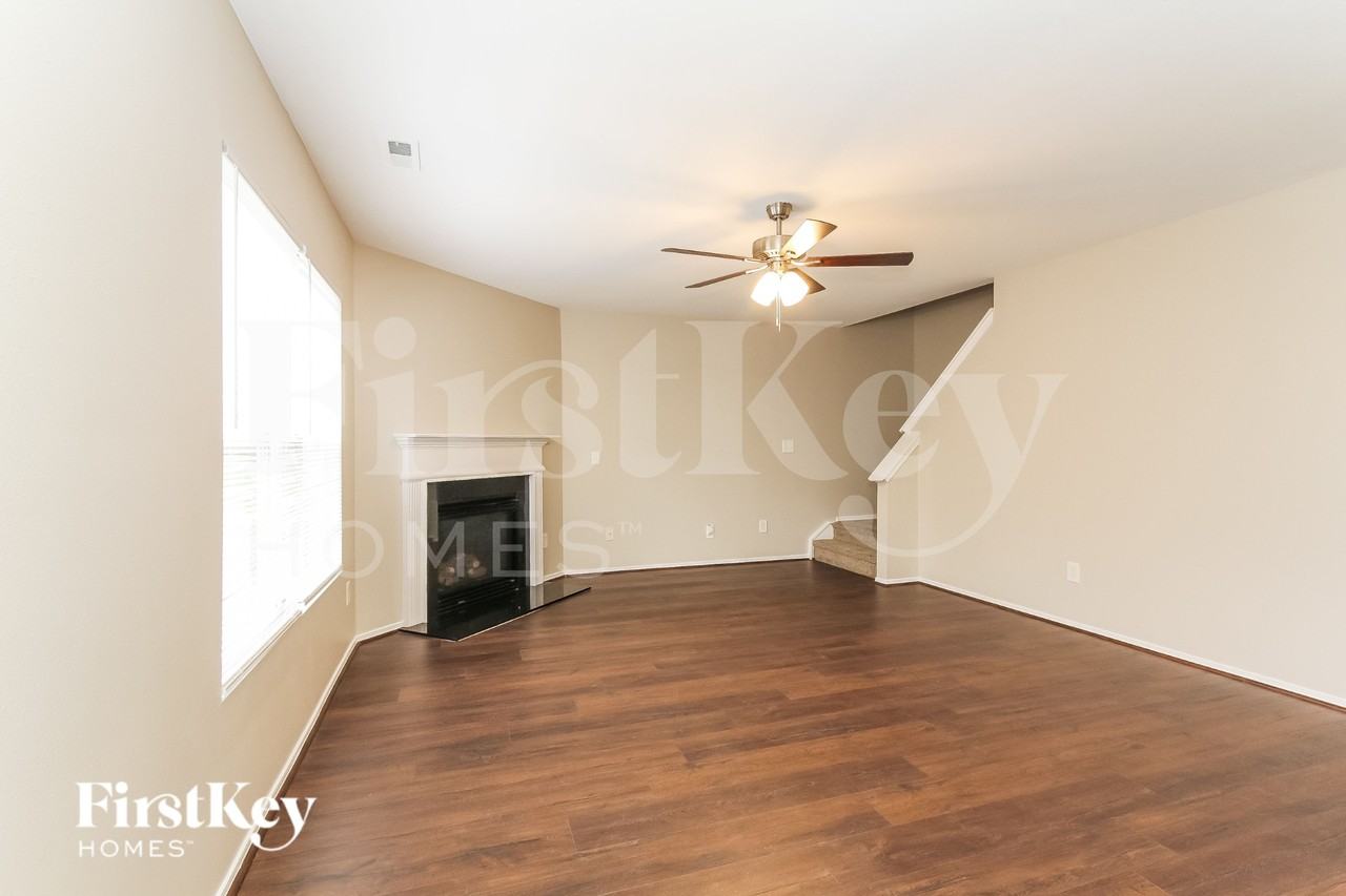2709 Buckleigh Dr - Photo 5 of 16