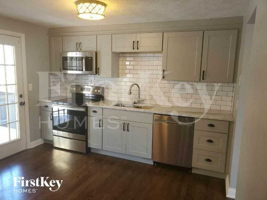 4207 Edinburgh Dr - Photo 5 of 20