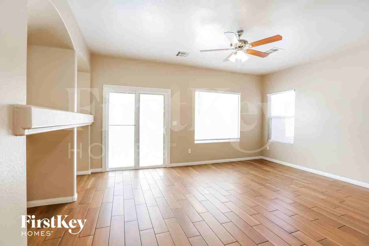 7872 Juniper Forest St - Photo 3 of 15