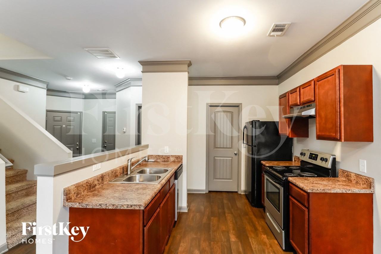 866 Ivydale Ln - Photo 4 of 15