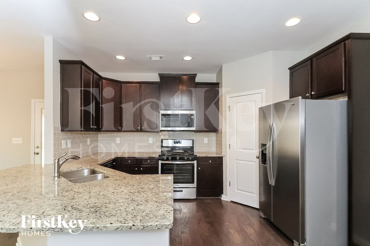 4930 Whisper Creek Ct - Photo 6 of 15