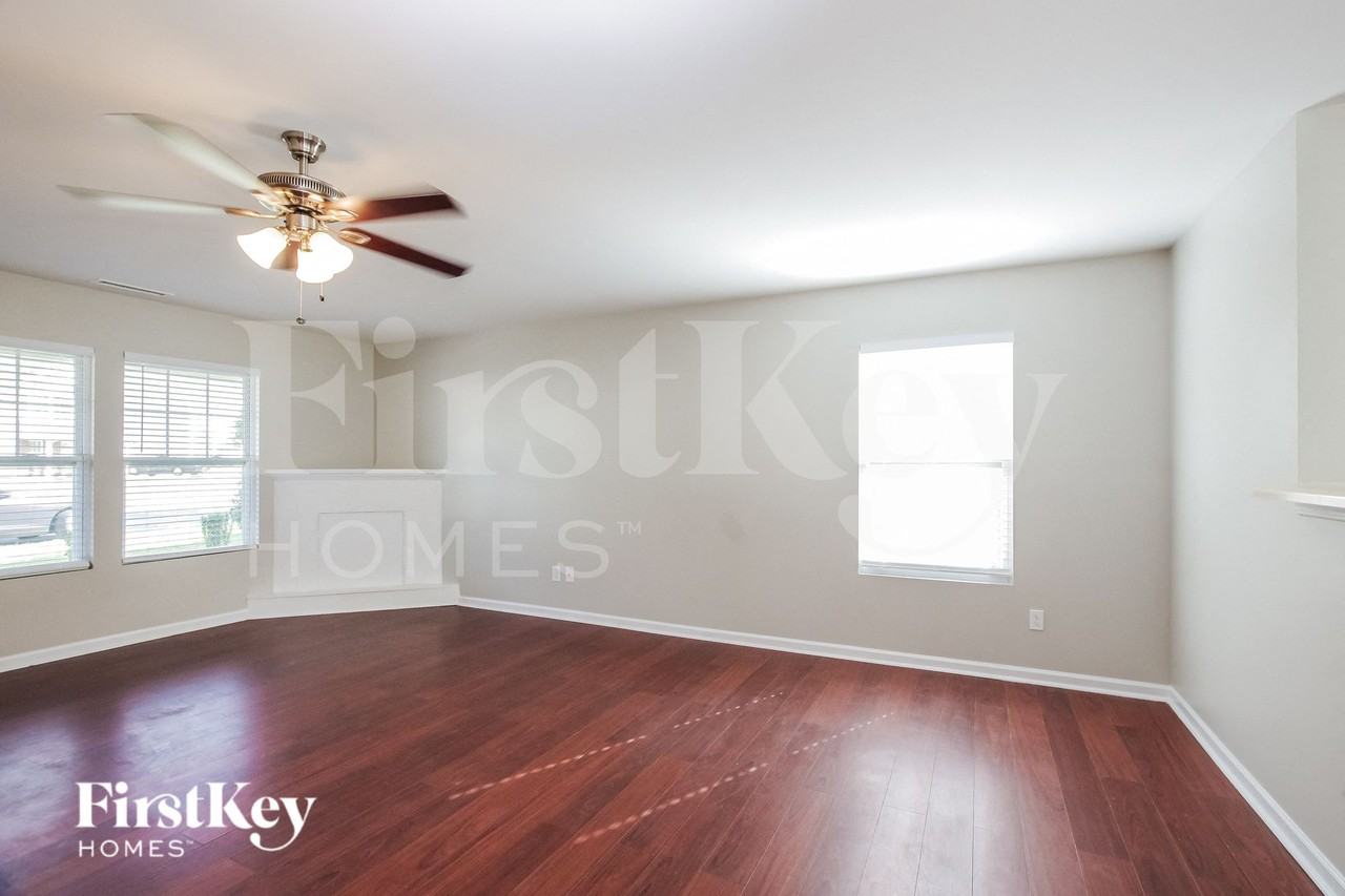 1425 Logan Patrick Ct - Photo 2 of 16