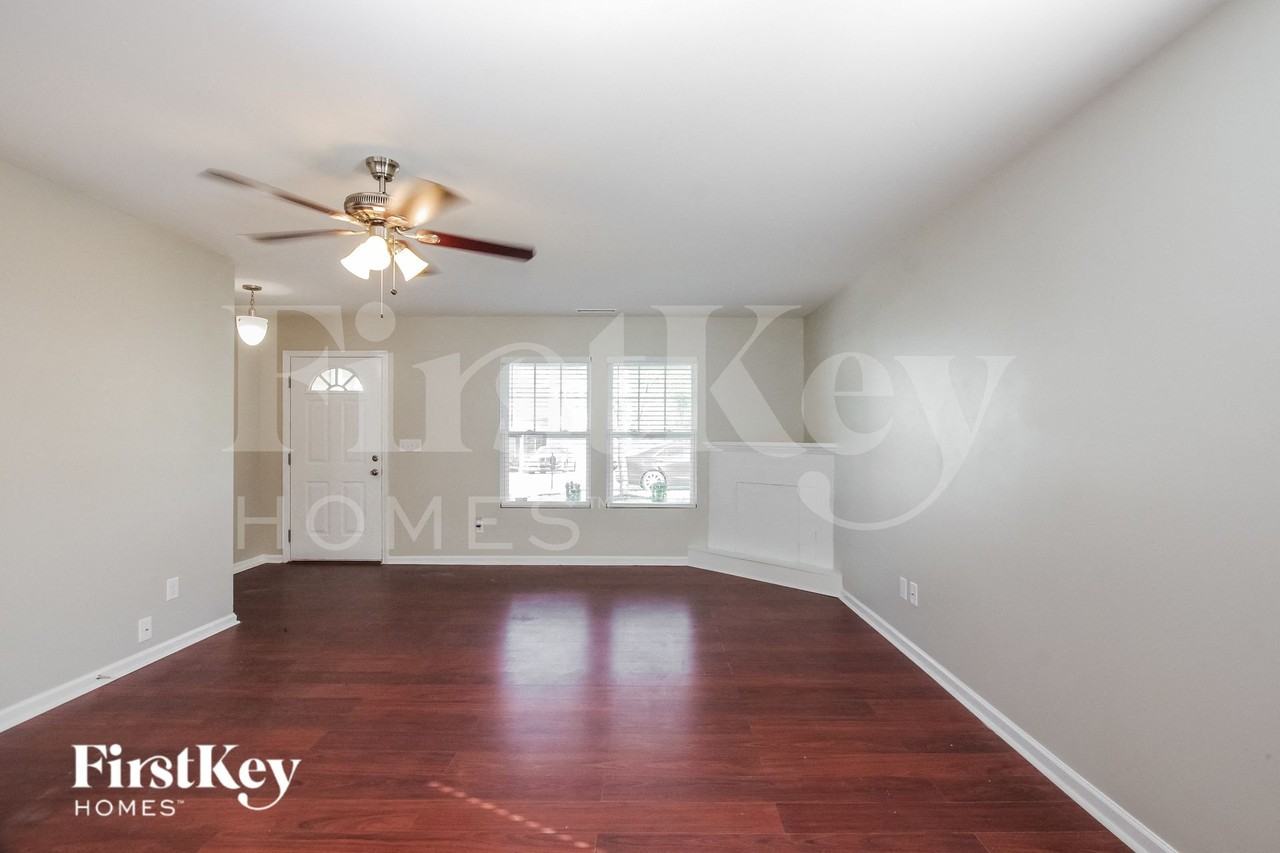 1425 Logan Patrick Ct - Photo 3 of 16