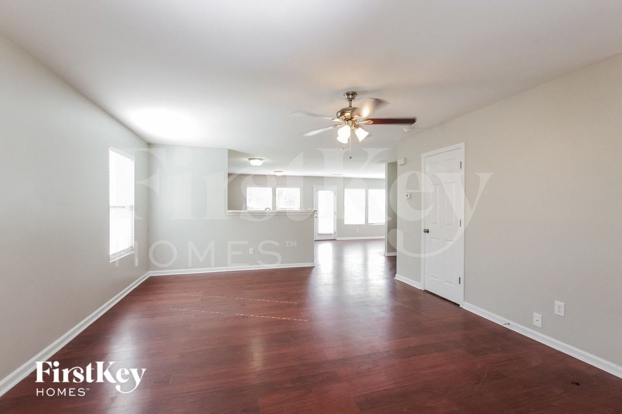 1425 Logan Patrick Ct - Photo 4 of 16