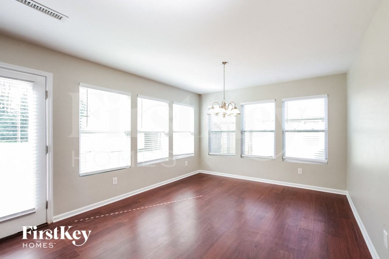 1425 Logan Patrick Ct - Photo 5 of 16