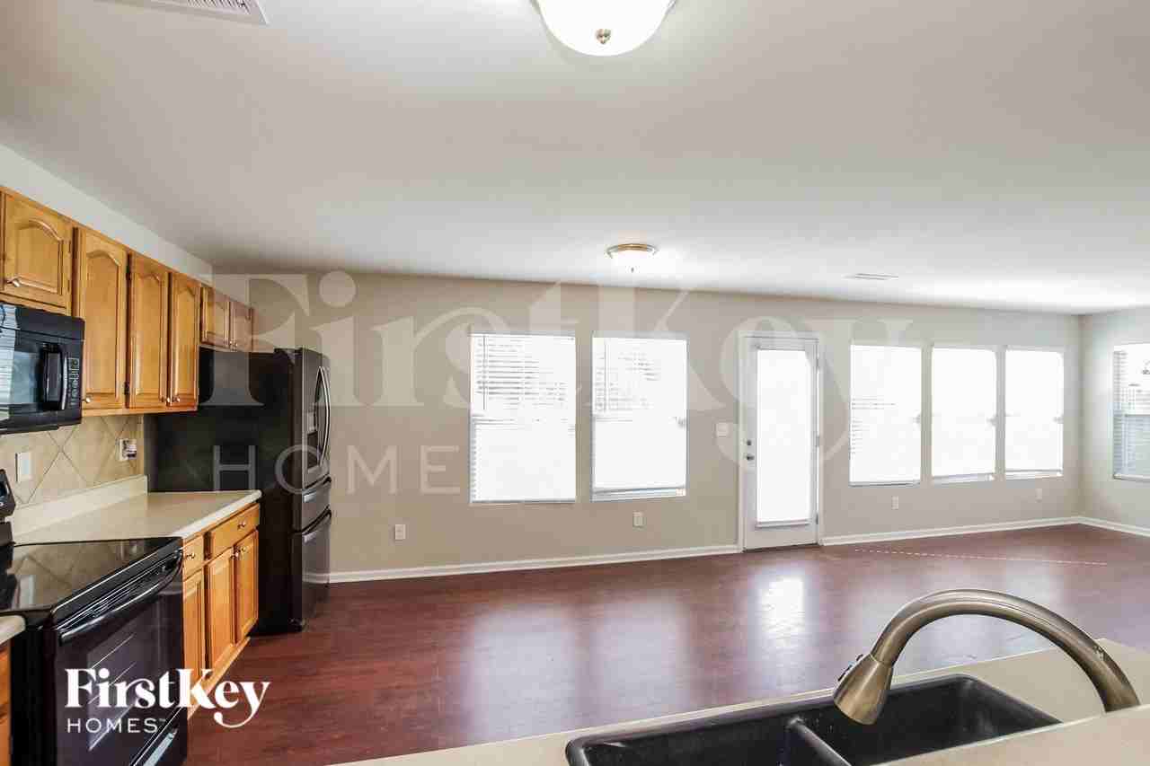 1425 Logan Patrick Ct - Photo 7 of 16