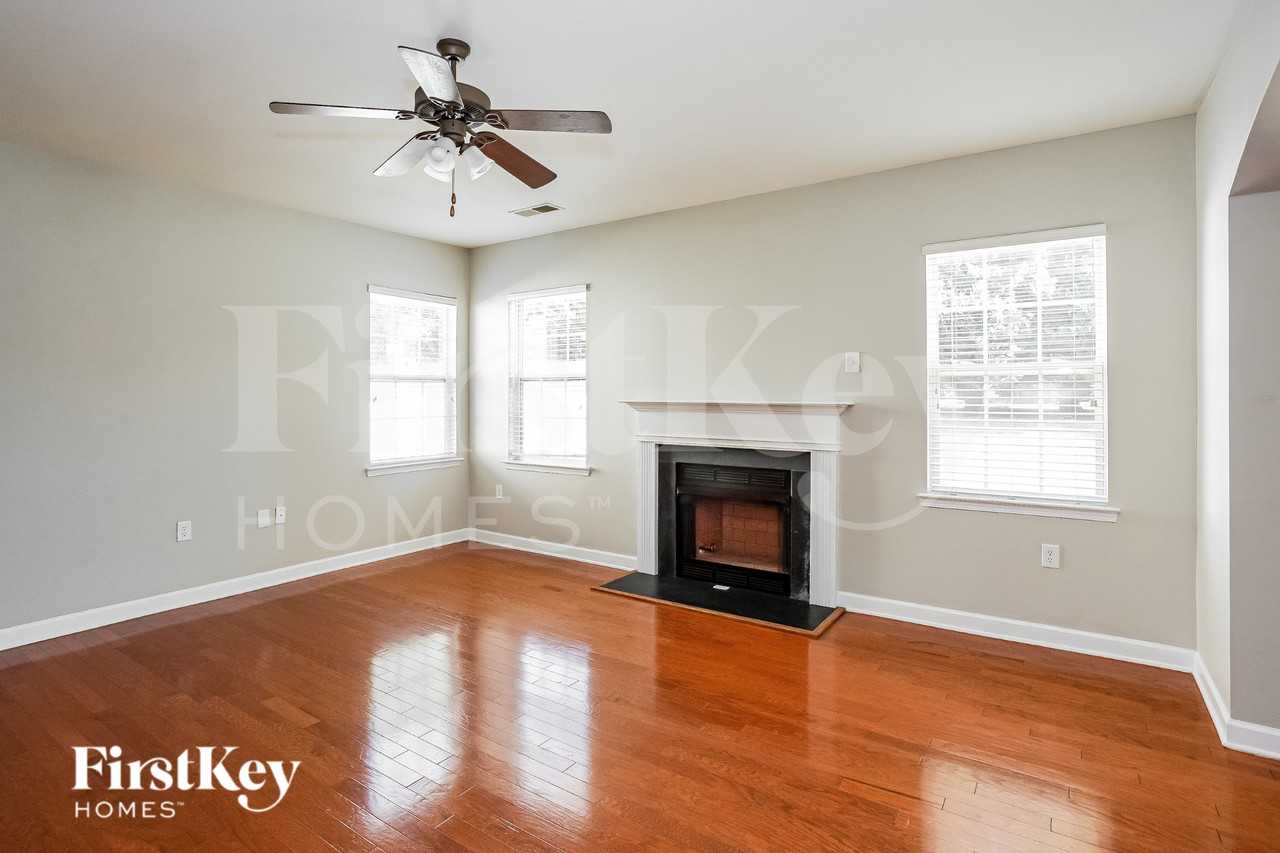 4210 High Shoals Dr - Photo 3 of 18